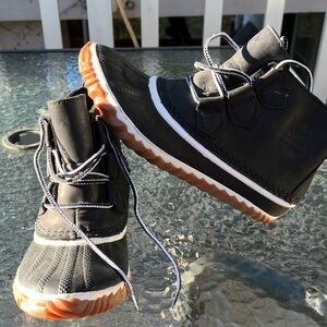 NWOT Sorel Women’s Out N About duck boots, size 6